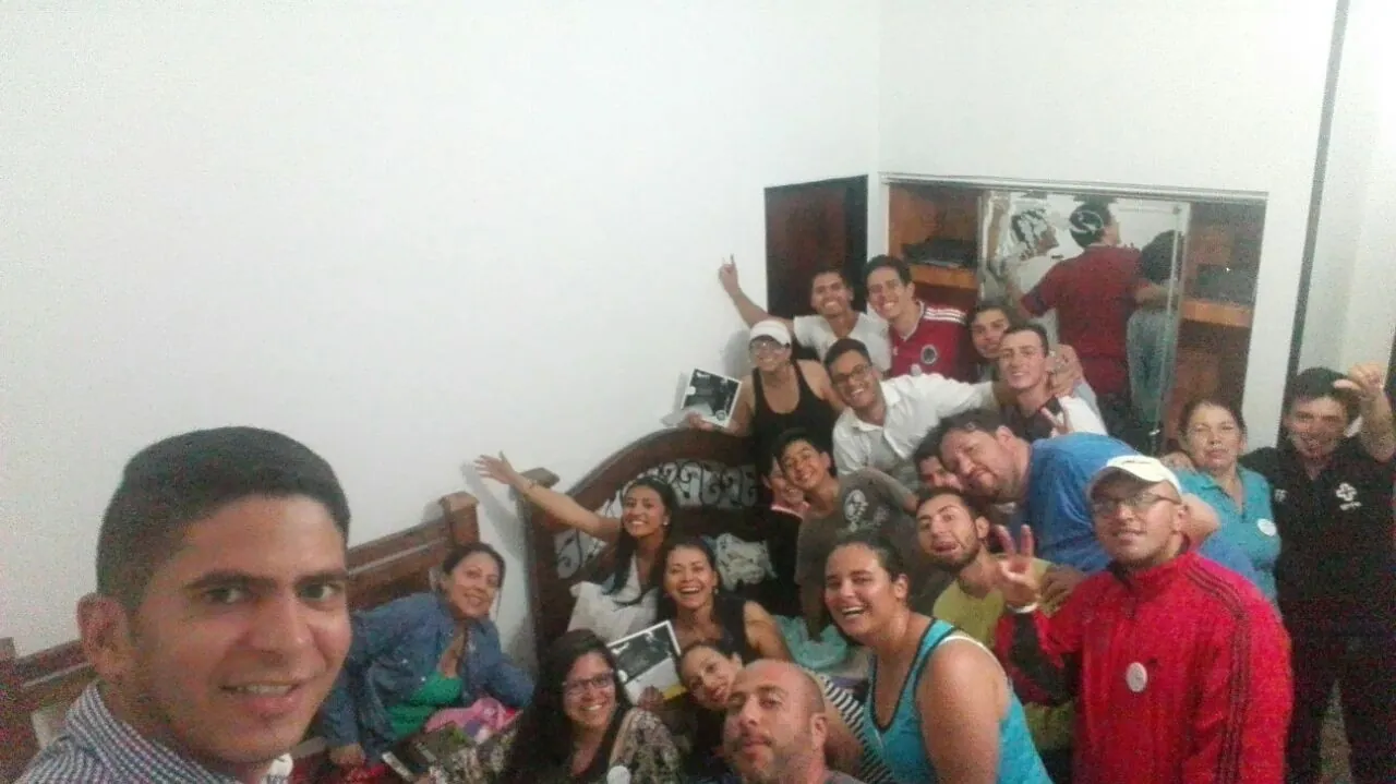 Integrantes de Chizue compartiendo