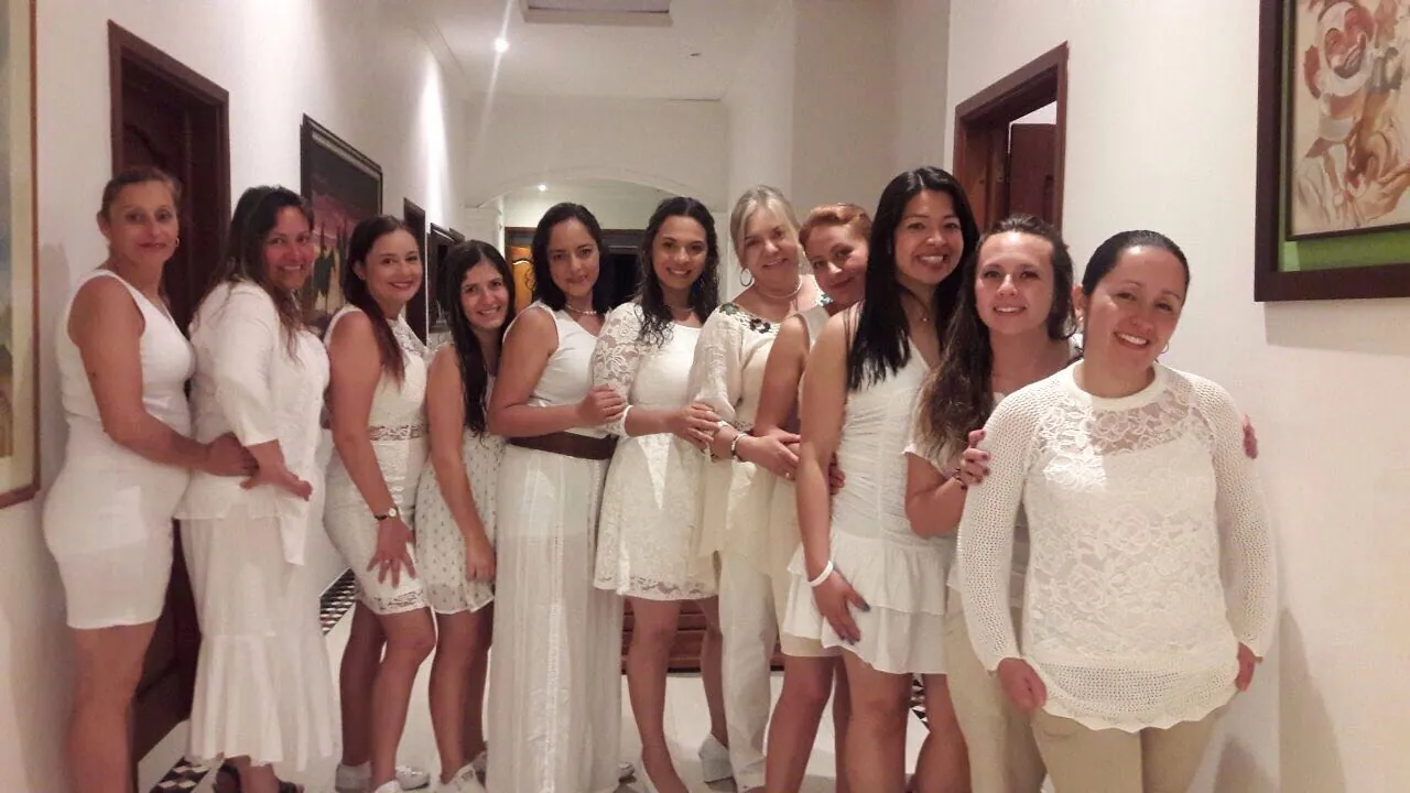 Integrantes de Fire Wings reunidos