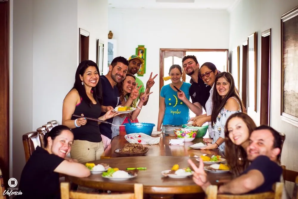 Integrantes de Fire Wings compartiendo
