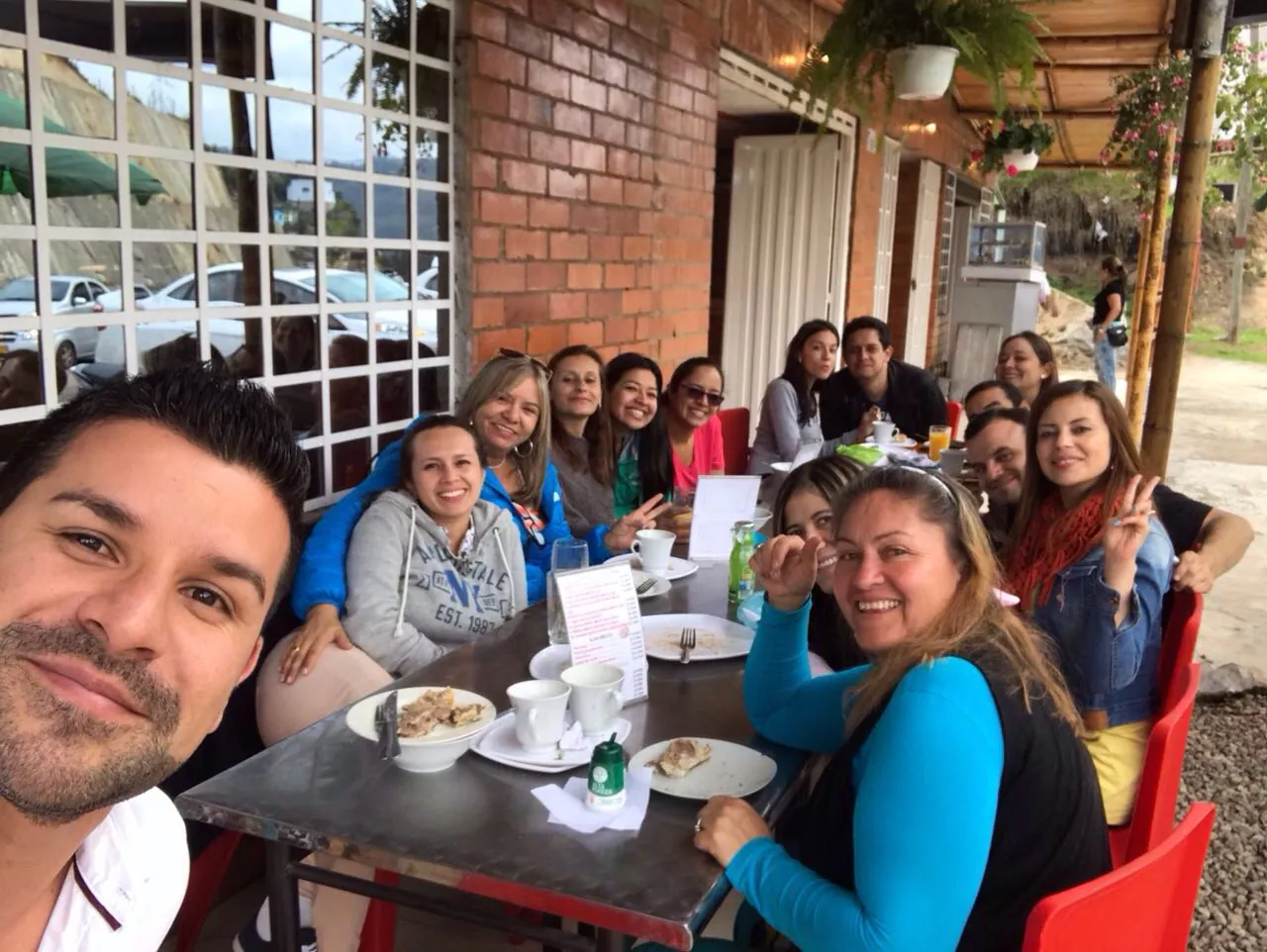 Participantes compartiendo durante una experiencia Level UP